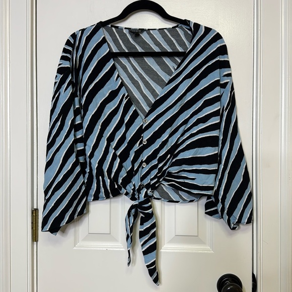 Top Shop Zebra Print Tie Top front size medium - Picture 2 of 6